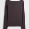 Μοντέρνο T-shirt με λαιμόκοψη τύπου «boatneck»
