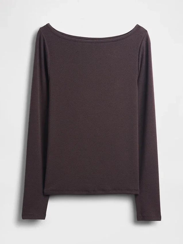 Μοντέρνο T-shirt με λαιμόκοψη τύπου «boatneck»
