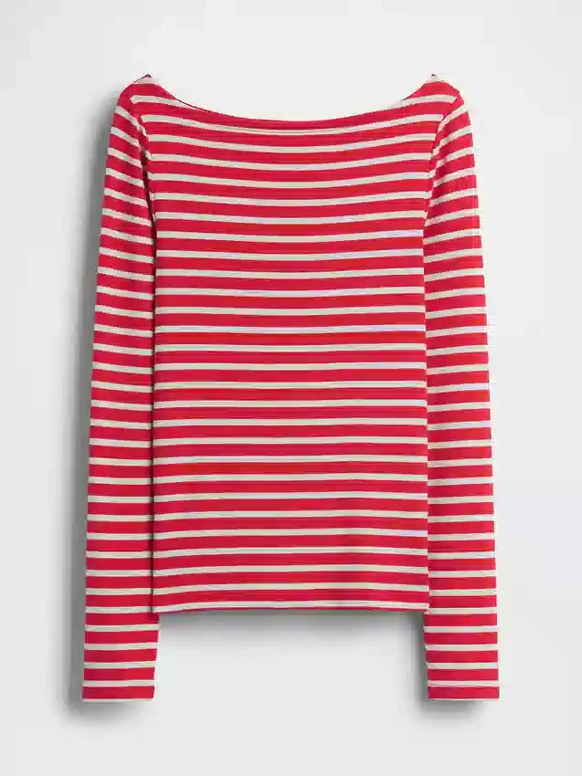 Μοντέρνο T-shirt με λαιμόκοψη τύπου «boatneck»