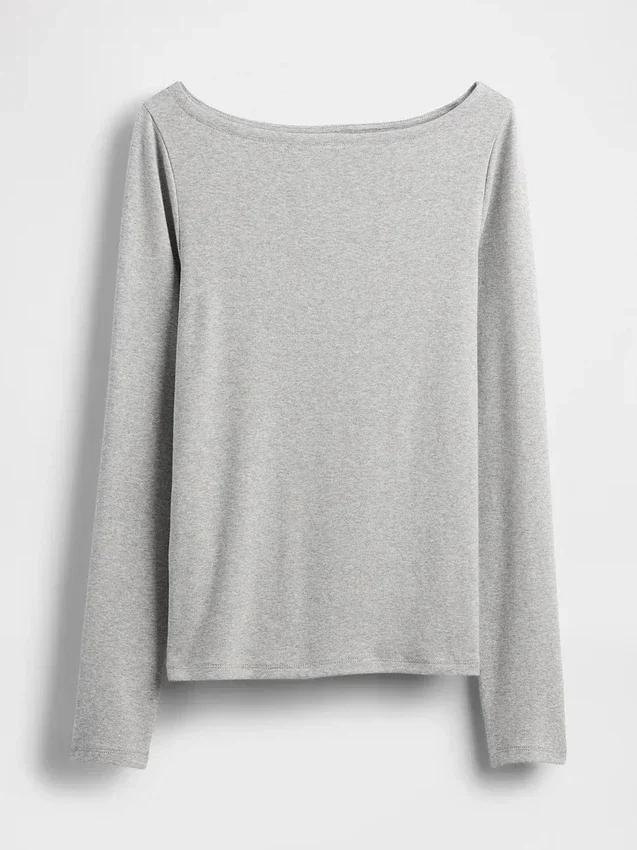 Μοντέρνο T-shirt με λαιμόκοψη τύπου «boatneck»