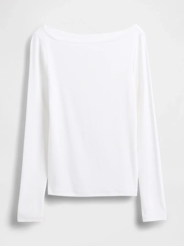 Μοντέρνο T-shirt με λαιμόκοψη τύπου «boatneck»
