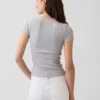 Μοντέρνο T-shirt με ραβδώσεις