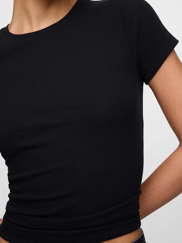 Μοντέρνο T-shirt με ραβδώσεις