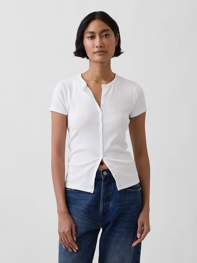 Μοντέρνο T-shirt με ραβδώσεις και κουμπιά μπροστά