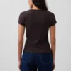 Μοντέρνο T-shirt με ραβδώσεις και κουμπιά μπροστά