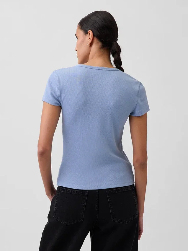 Μοντέρνο T-shirt με ραβδώσεις και κουμπιά μπροστά