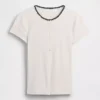 Μοντέρνο T-shirt με ραβδώσεις και κουμπιά μπροστά