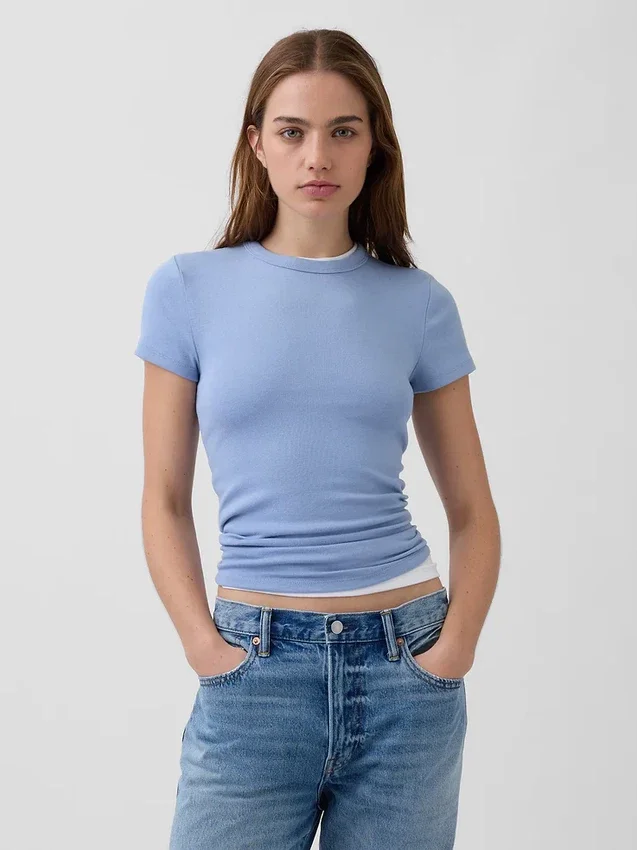 Μοντέρνο T-shirt με στρογγυλό λαιμό