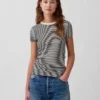 Μοντέρνο T-shirt με στρογγυλό λαιμό