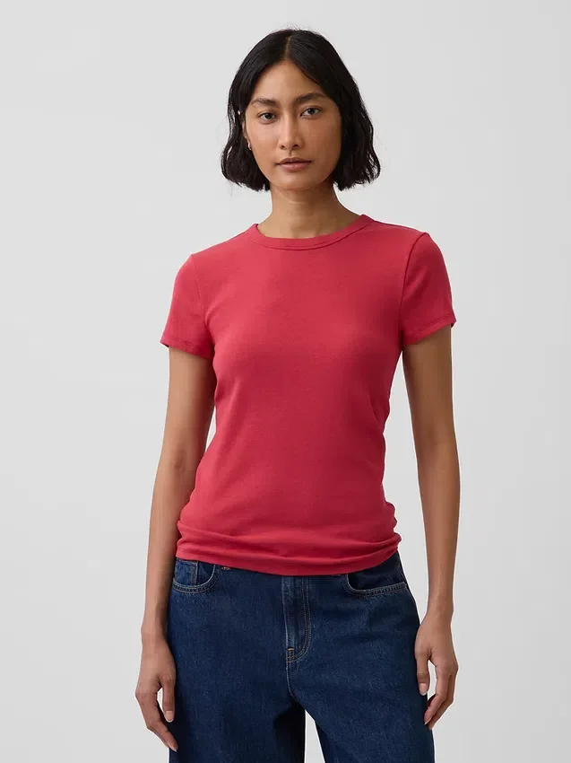 Μοντέρνο T-shirt με στρογγυλό λαιμό