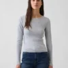 Μοντέρνο T-shirt με στρογγυλό λαιμό
