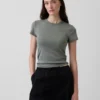 Μοντέρνο T-shirt με στρογγυλό λαιμό