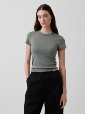 Μοντέρνο T-shirt με στρογγυλό λαιμό