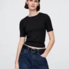 Μοντέρνο T-shirt με στρογγυλό λαιμό
