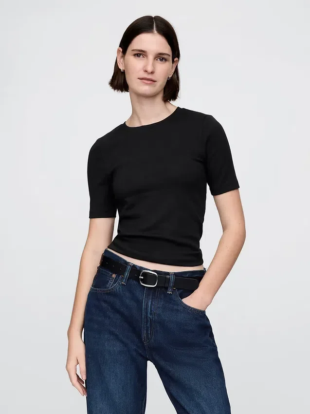 Μοντέρνο T-shirt με στρογγυλό λαιμό
