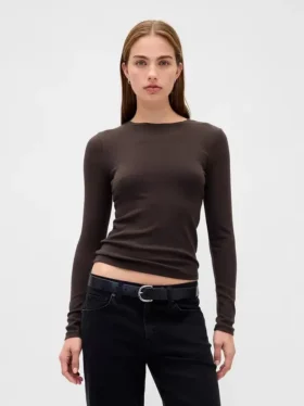 Μοντέρνο T-shirt με στρογγυλό λαιμό
