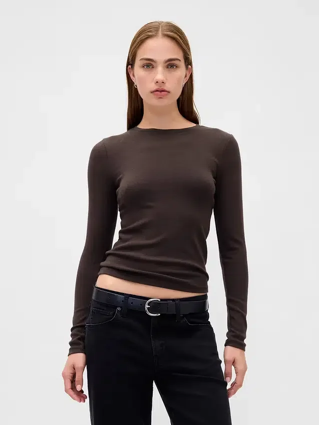 Μοντέρνο T-shirt με στρογγυλό λαιμό