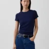 Μοντέρνο T-shirt με στρογγυλό λαιμό