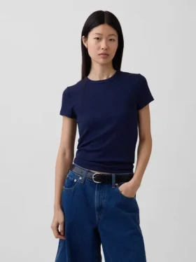 Μοντέρνο T-shirt με στρογγυλό λαιμό