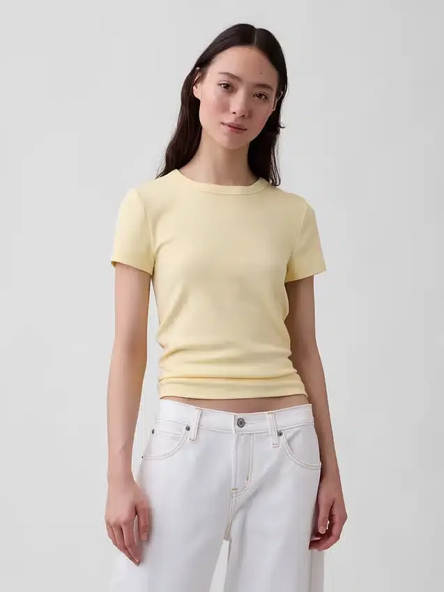 Μοντέρνο T-shirt με στρογγυλό λαιμό
