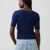 Μοντέρνο T-shirt με στρογγυλό λαιμό