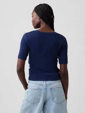 Μοντέρνο T-shirt με στρογγυλό λαιμό