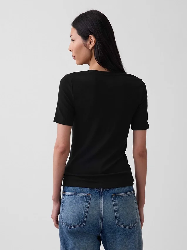 Μοντέρνο T-shirt με στρογγυλό λαιμό