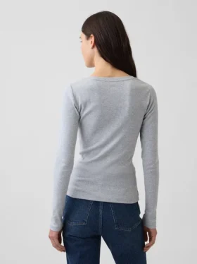 Μοντέρνο T-shirt με στρογγυλό λαιμό