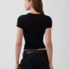 Μοντέρνο T-shirt με στρογγυλό λαιμό