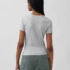 Μοντέρνο T-shirt με στρογγυλό λαιμό