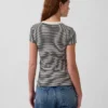 Μοντέρνο T-shirt με στρογγυλό λαιμό