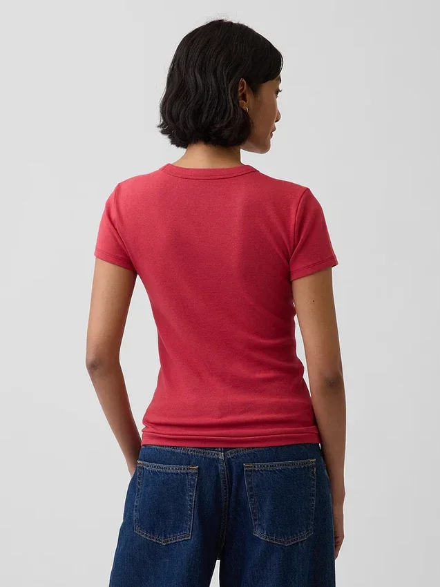 Μοντέρνο T-shirt με στρογγυλό λαιμό