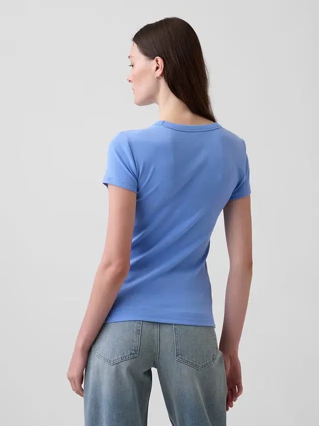 Μοντέρνο T-shirt με στρογγυλό λαιμό