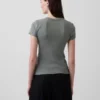 Μοντέρνο T-shirt με στρογγυλό λαιμό