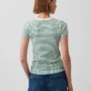 Μοντέρνο T-shirt με στρογγυλό λαιμό