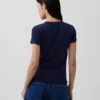Μοντέρνο T-shirt με στρογγυλό λαιμό