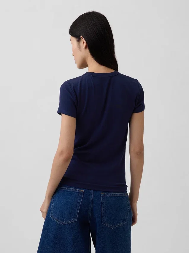 Μοντέρνο T-shirt με στρογγυλό λαιμό