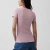 Μοντέρνο T-shirt με στρογγυλό λαιμό