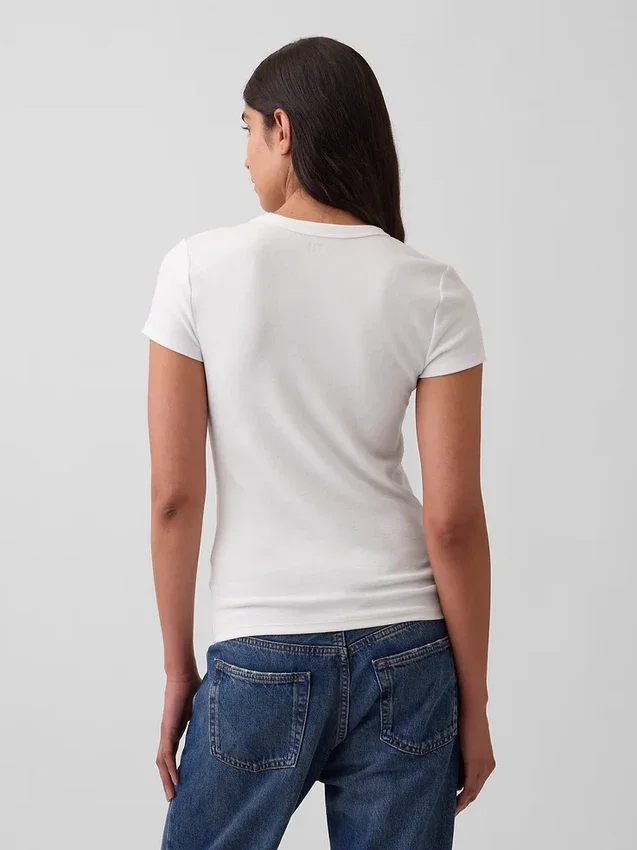 Μοντέρνο T-shirt με στρογγυλό λαιμό