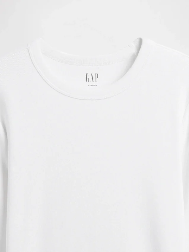 Μοντέρνο T-shirt με στρογγυλό λαιμό