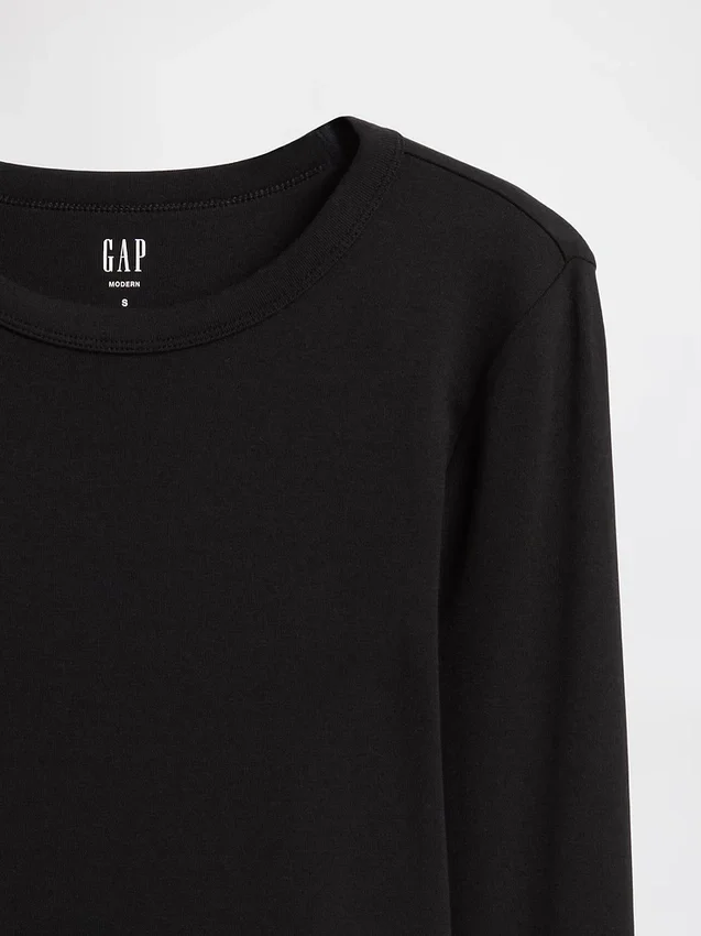 Μοντέρνο T-shirt με στρογγυλό λαιμό