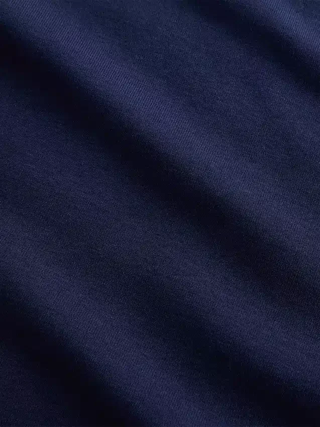 Μοντέρνο T-shirt με στρογγυλό λαιμό