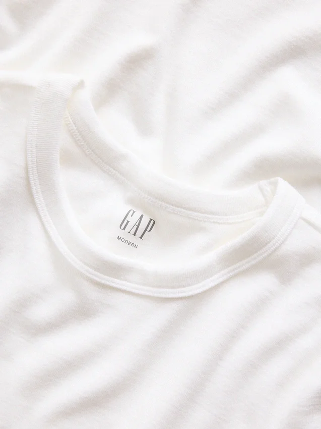 Μοντέρνο T-shirt με στρογγυλό λαιμό