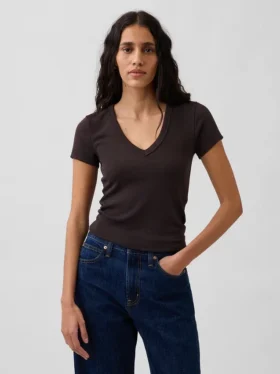 Μοντέρνο T-shirt με V-neck