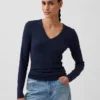 Μοντέρνο T-shirt με V-neck