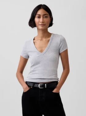 Μοντέρνο T-shirt με V-neck