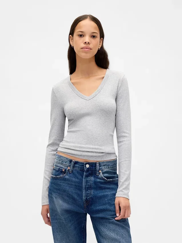 Μοντέρνο T-shirt με V-neck