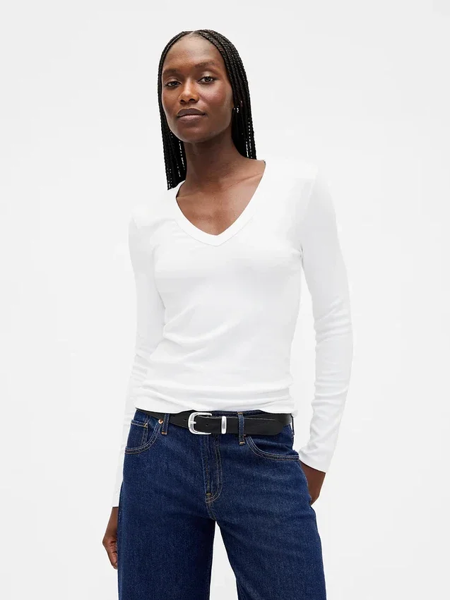 Μοντέρνο T-shirt με V-neck