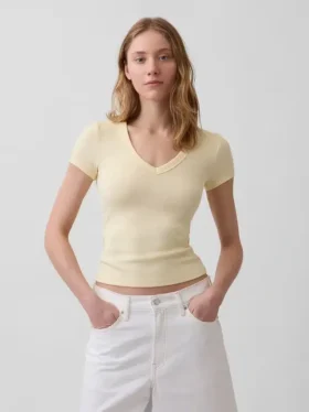 Μοντέρνο T-shirt με V-neck