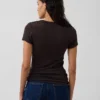 Μοντέρνο T-shirt με V-neck